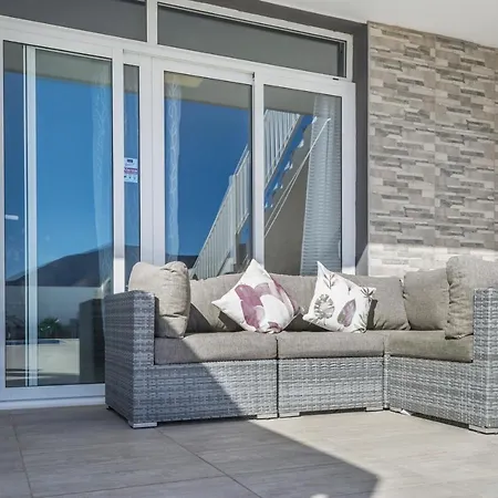 Carol Villa Playa Blanca