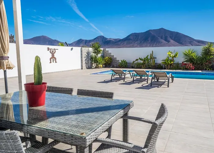 Carol Villa Playa Blanca